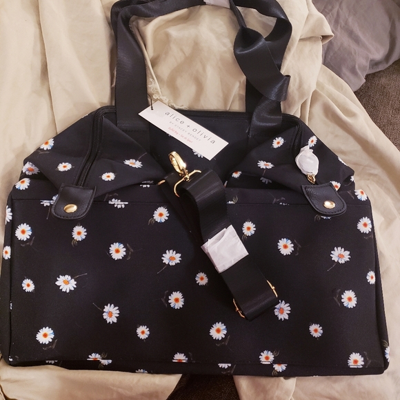 AO X FABFITFUN DUFFEL BAG - Picture 4 of 5